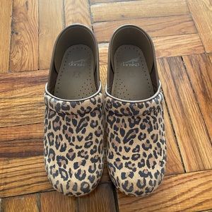 Women’s Dansko Shoes